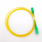 Оптичен patch cord SC-APC към SC-APC, 2 m, едномодов OS2, жълт кабел със зелени конектори за FTTH и шкафове