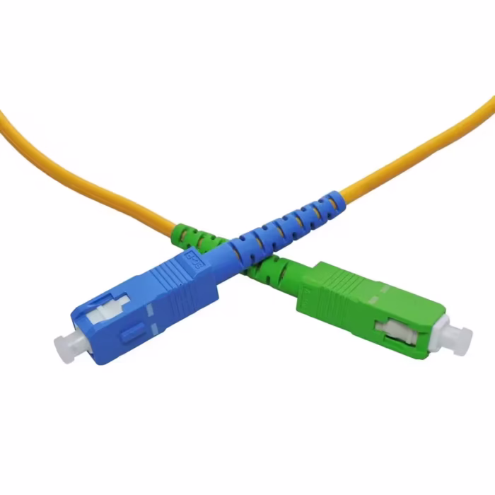 Оптичен patch cord SC/UPC към SC/APC 10 m, едномодов OS2 9/125 μm, жълт кабел със син и зелен конектор за свързване между отдалечен ODF и устройство
