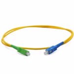 Оптичен patch cord SC/UPC към SC/APC 1 m, едномодов OS2 9/125 μm, жълт кабел със син и зелен конектор за шкаф и FTTH