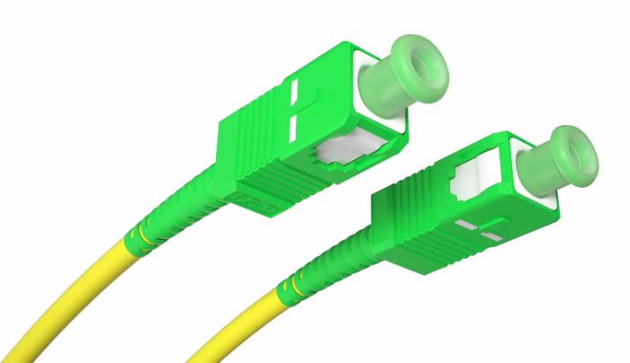 Оптичен patch cord SC-APC към SC-APC, 2 m, едномодов OS2, жълт кабел със зелени конектори за FTTH и шкафове