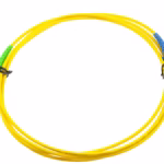 Оптичен patch cord SC/UPC към SC/APC 2 m, едномодов OS2 9/125 μm, жълт кабел със син и зелен конектор