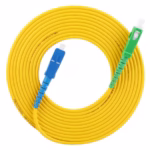 Оптичен patch cord SC/UPC към SC/APC 5 m, едномодов OS2 9/125 μm, жълт кабел със син и зелен конектор за шкаф и FTTH