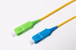 Оптичен patch cord SC/UPC към SC/APC 10 m, едномодов OS2 9/125 μm, жълт кабел със син и зелен конектор за свързване между отдалечен ODF и устройство