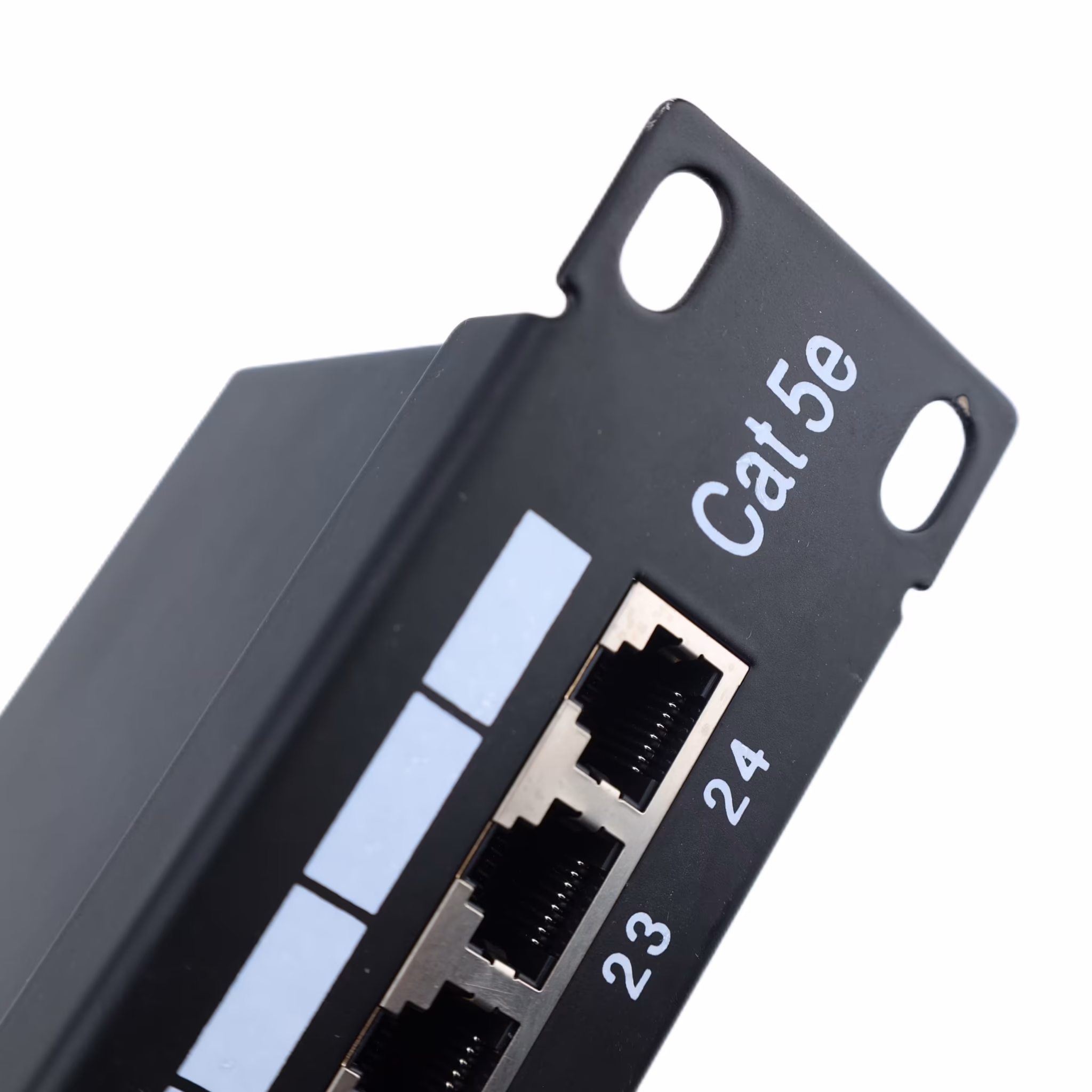 Пач панел FTP Cat.5e 24 порта за организирано свързване на LAN кабели в 19 inch шкаф